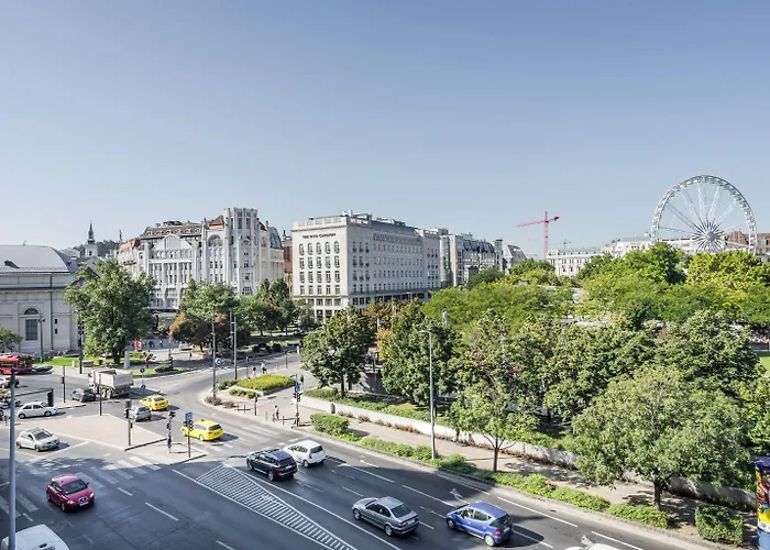 Budapest Eye- Boutique Suites, By BqaBoutique Hotel